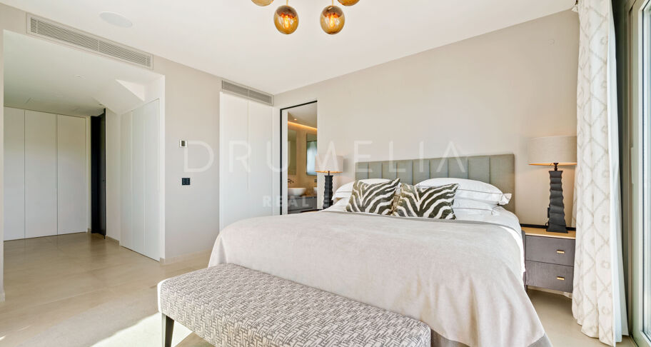 Duplex Penthouse met Panoramisch Zeezicht in Aloha, Nueva Andalucía