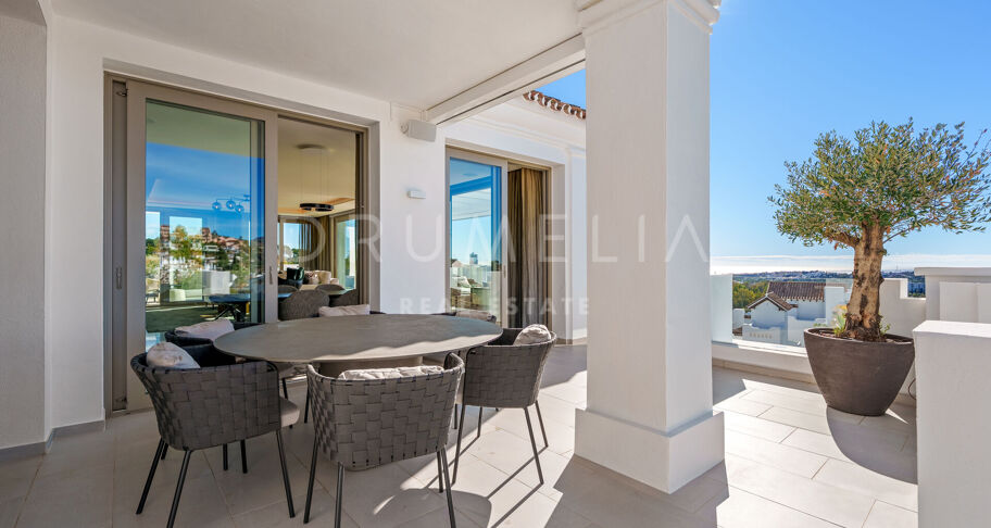 Duplex Penthouse met Panoramisch Zeezicht in Aloha, Nueva Andalucía