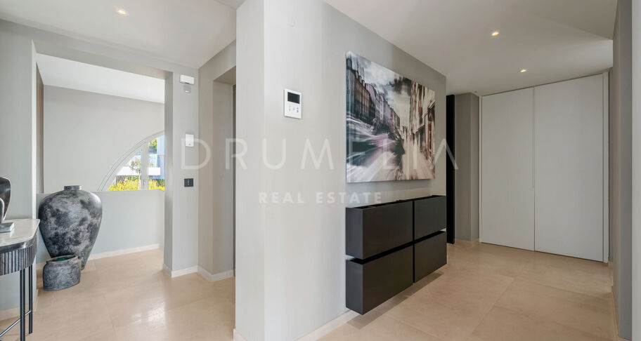 Duplex Penthouse met Panoramisch Zeezicht in Aloha, Nueva Andalucía