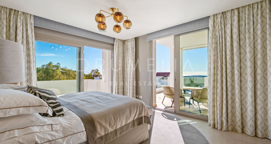 Duplex Penthouse met Panoramisch Zeezicht in Aloha, Nueva Andalucía