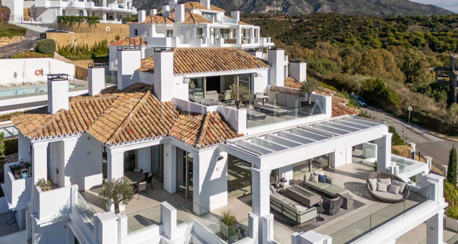 Duplex Penthouse met Panoramisch Zeezicht in Aloha, Nueva Andalucía