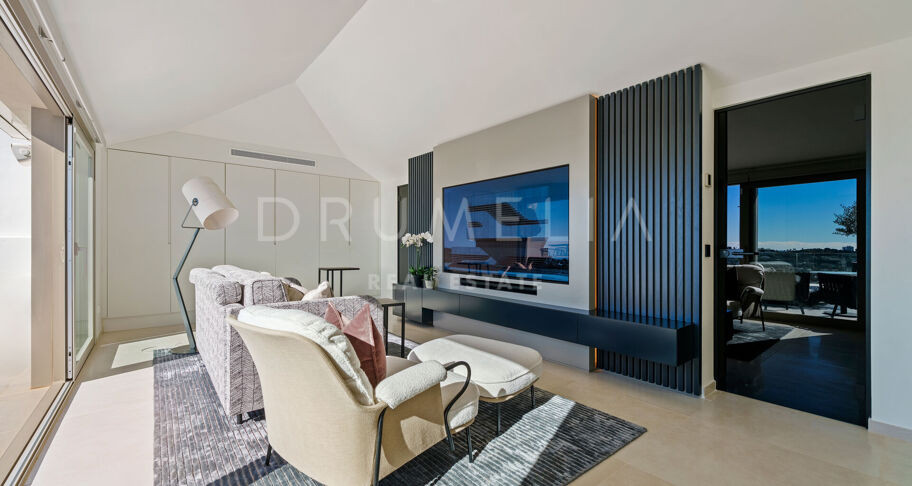 Duplex Penthouse met Panoramisch Zeezicht in Aloha, Nueva Andalucía