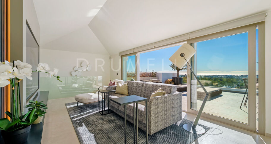 Duplex Penthouse met Panoramisch Zeezicht in Aloha, Nueva Andalucía