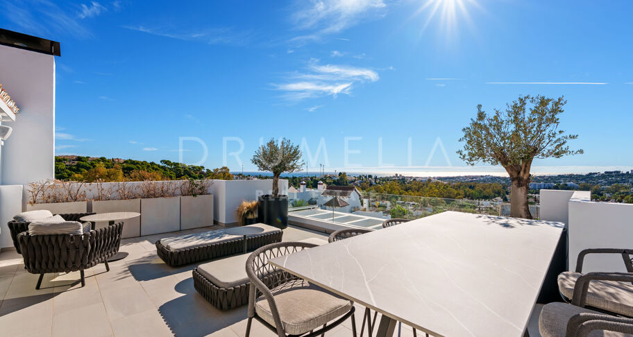Duplex Penthouse met Panoramisch Zeezicht in Aloha, Nueva Andalucía