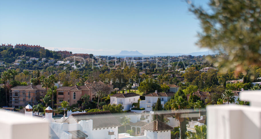 Duplex Penthouse met Panoramisch Zeezicht in Aloha, Nueva Andalucía