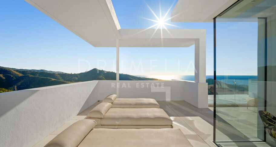 Contemporary Duplex Penthouse with Panoramic Sea Views in Palo Alto, Ojén