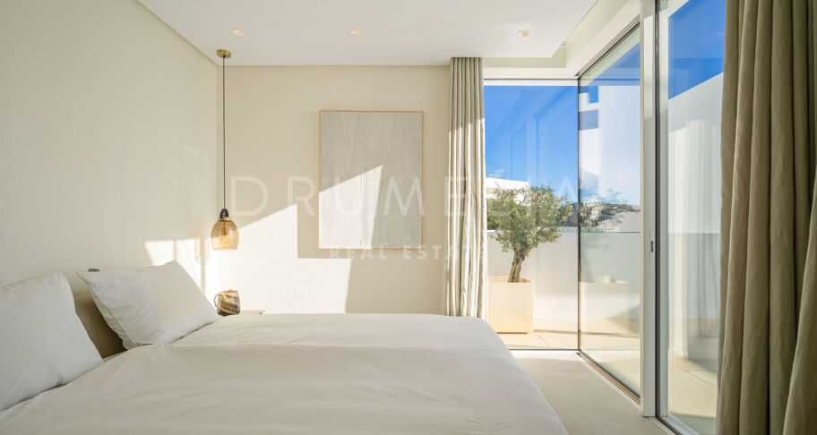 Contemporary Duplex Penthouse with Panoramic Sea Views in Palo Alto, Ojén