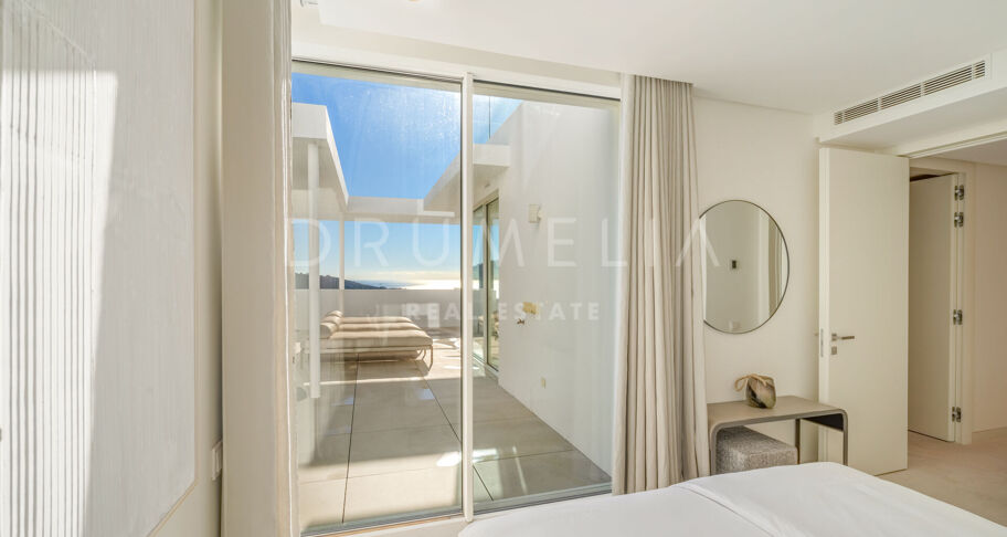 Contemporary Duplex Penthouse with Panoramic Sea Views in Palo Alto, Ojén