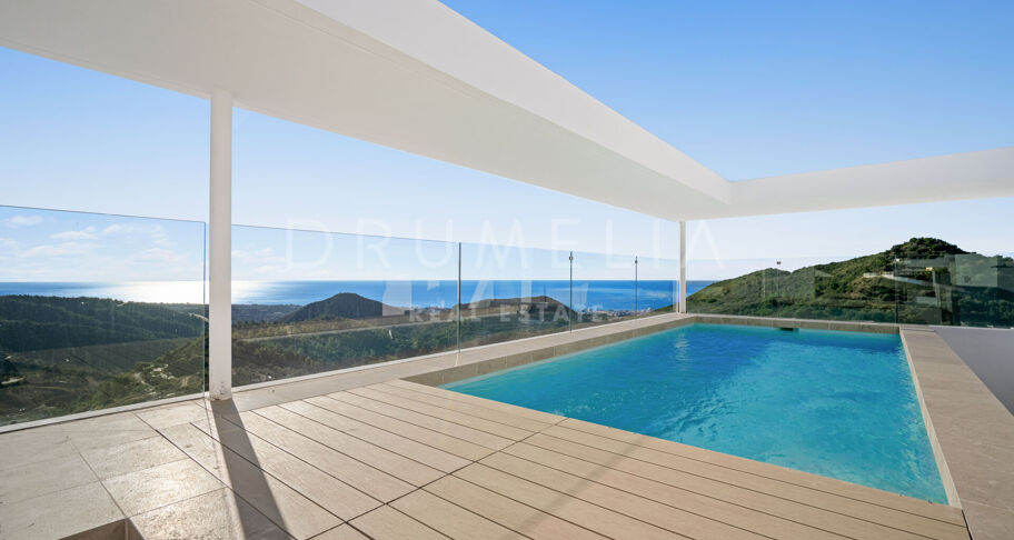 Contemporary Duplex Penthouse with Panoramic Sea Views in Palo Alto, Ojén