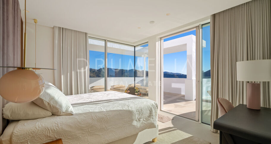 Contemporary Duplex Penthouse with Panoramic Sea Views in Palo Alto, Ojén