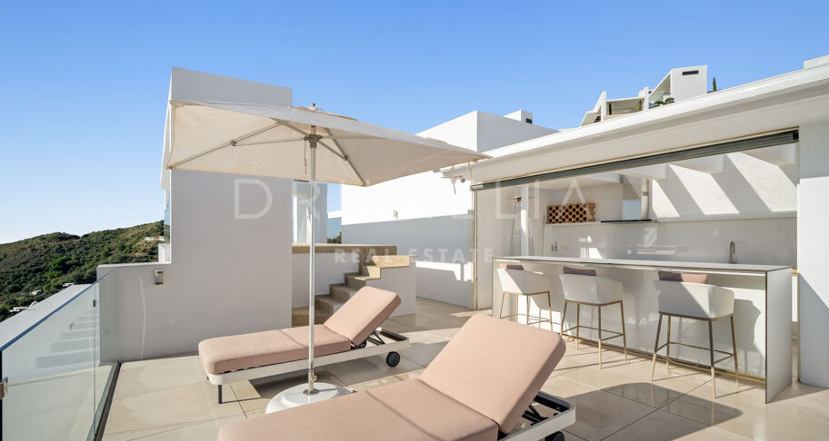 Contemporary Duplex Penthouse with Panoramic Sea Views in Palo Alto, Ojén