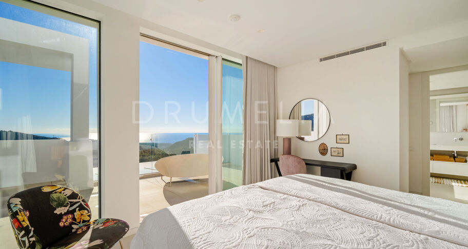 Contemporary Duplex Penthouse with Panoramic Sea Views in Palo Alto, Ojén