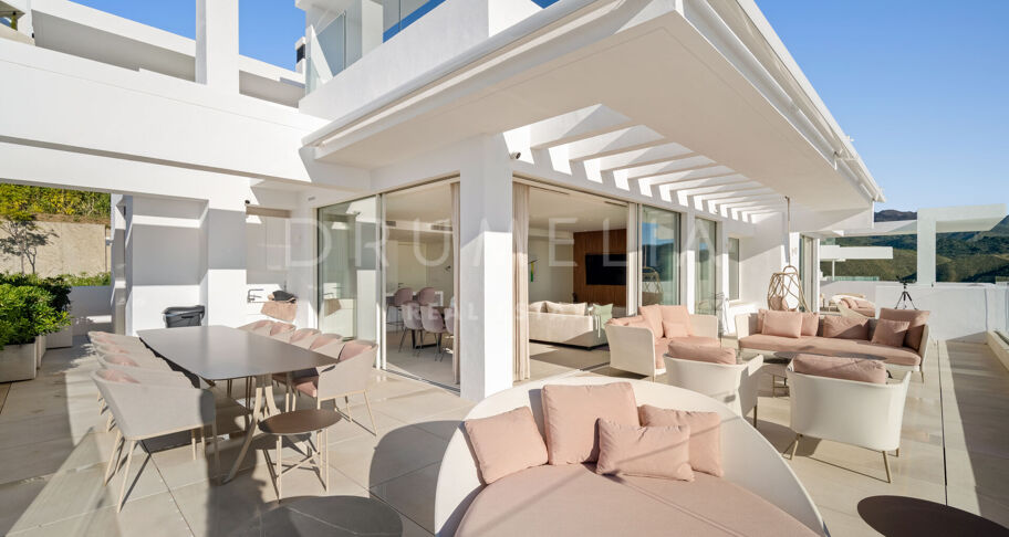 Contemporary Duplex Penthouse with Panoramic Sea Views in Palo Alto, Ojén