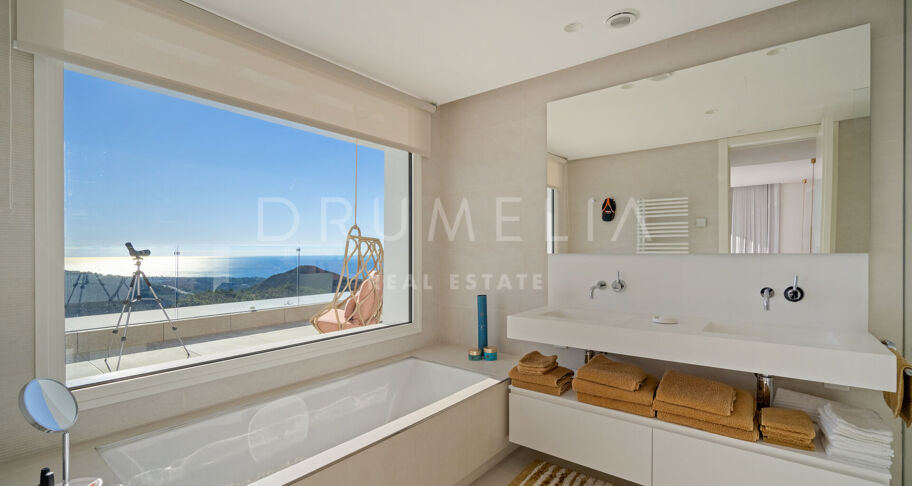 Contemporary Duplex Penthouse with Panoramic Sea Views in Palo Alto, Ojén