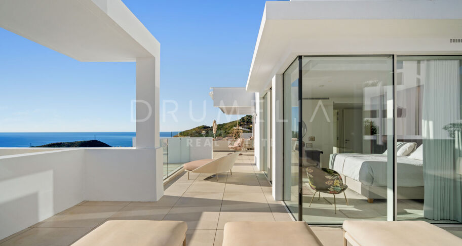 Contemporary Duplex Penthouse with Panoramic Sea Views in Palo Alto, Ojén