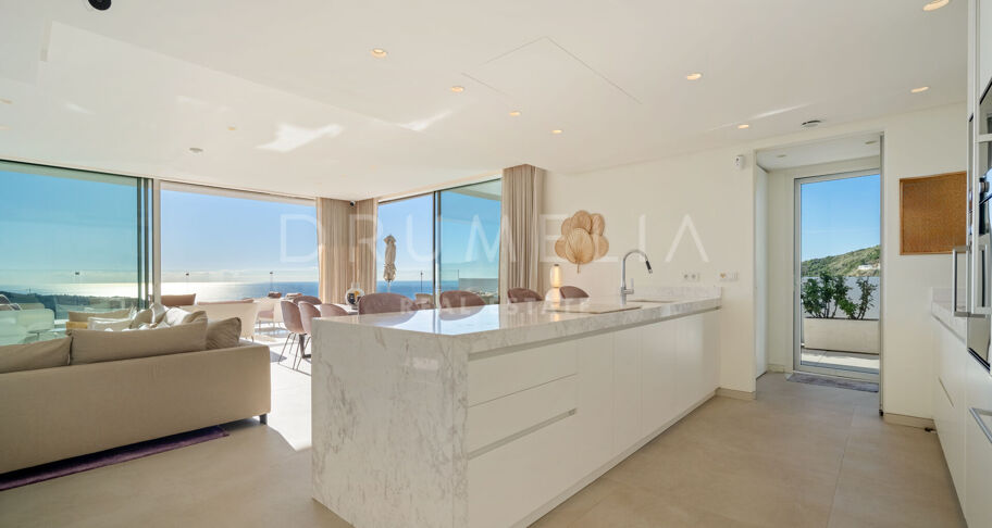 Contemporary Duplex Penthouse with Panoramic Sea Views in Palo Alto, Ojén