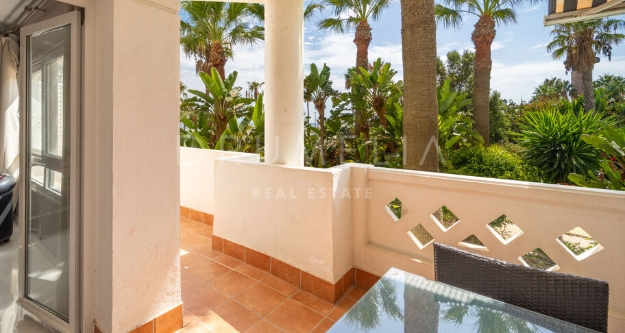 Frontline Beach Apartment in Playa Rocío, Puerto Banús