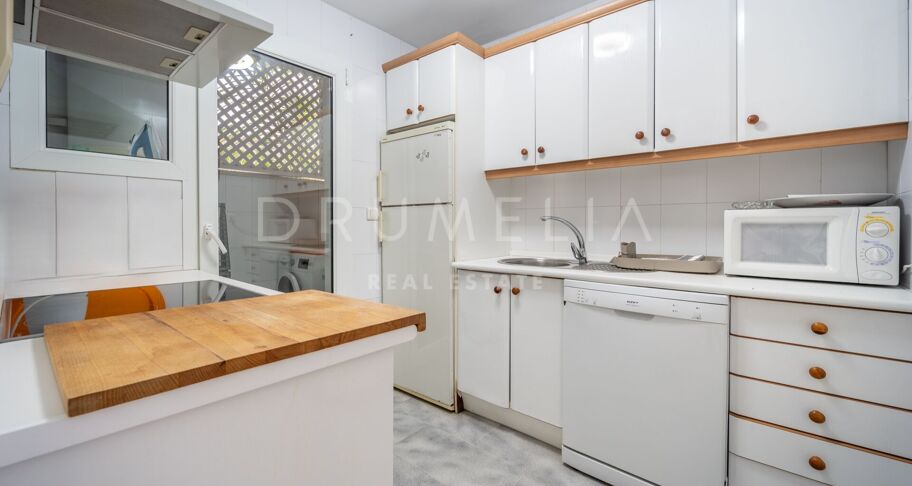 Frontline Beach Apartment in Playa Rocío, Puerto Banús