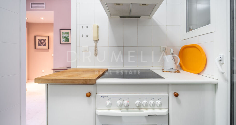 Frontline Beach Apartment in Playa Rocío, Puerto Banús