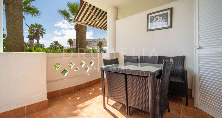 Frontline Beach Apartment in Playa Rocío, Puerto Banús