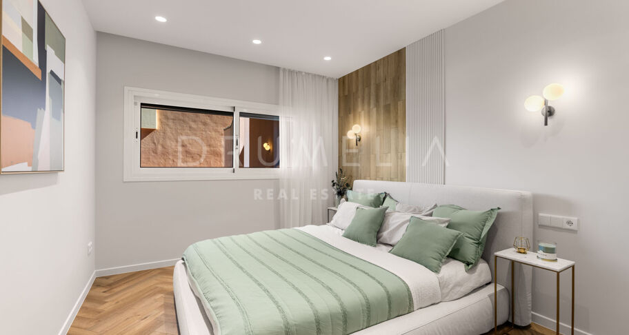 Lägenhet på bottenvåningen i Nueva Andalucía med privat trädgård