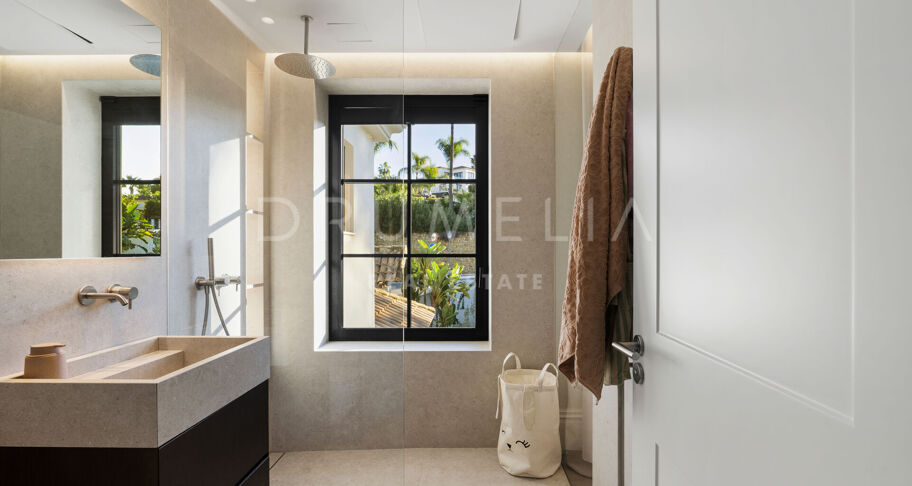 Renoverad familjevilla i gated community, Nueva Andalucía