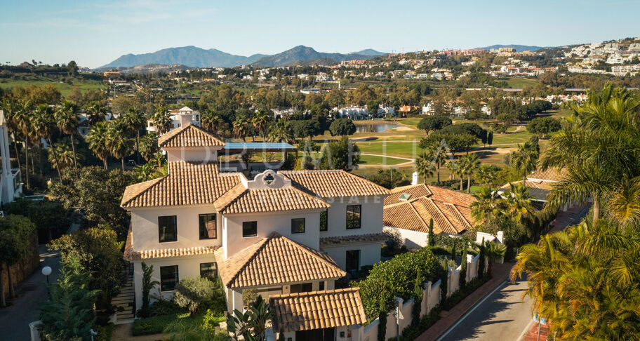 Renoverad familjevilla i gated community, Nueva Andalucía