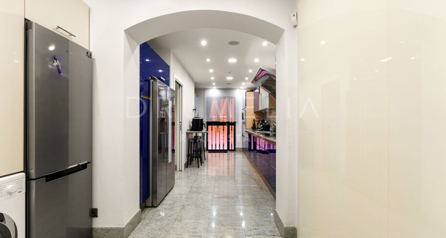Apartamento en planta baja cerca de la playa y servicios en Casa Nova, Puerto Banús