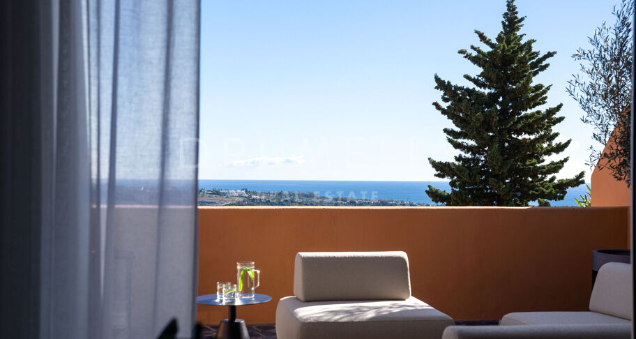 Duplex penthouse in La Cerquilla met zee- en bergzicht