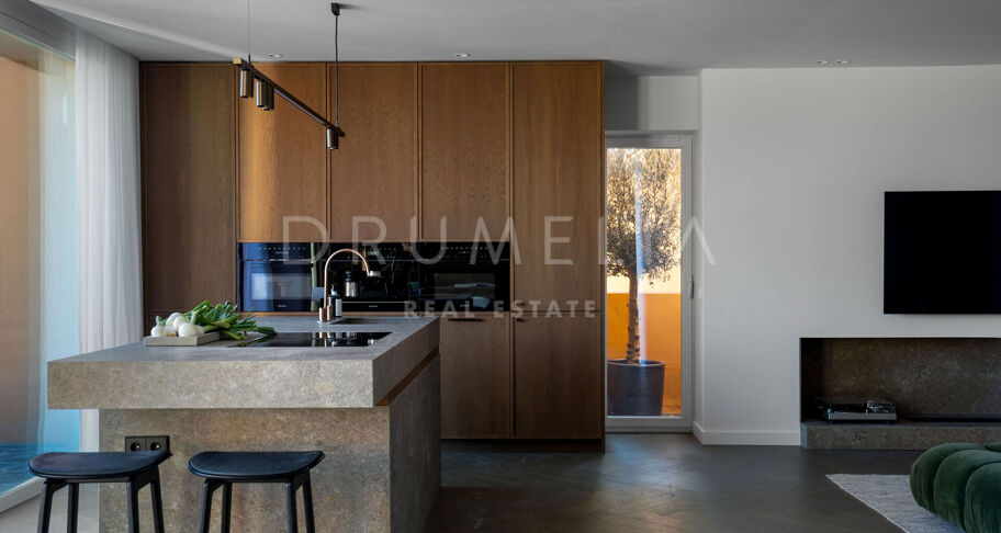 Duplex penthouse in La Cerquilla met zee- en bergzicht