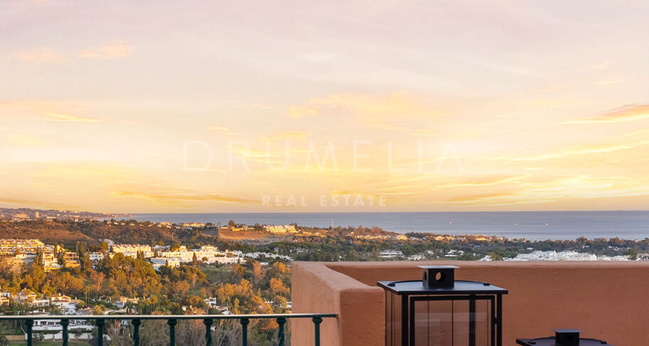 Duplex penthouse in La Cerquilla met zee- en bergzicht