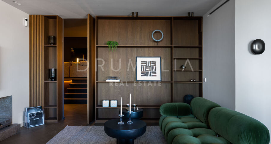 Duplex penthouse in La Cerquilla met zee- en bergzicht