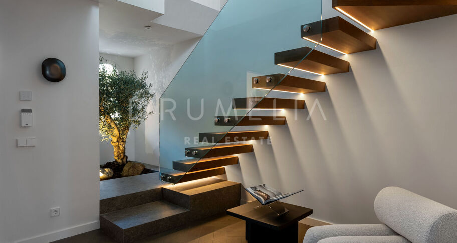 Duplex penthouse in La Cerquilla met zee- en bergzicht