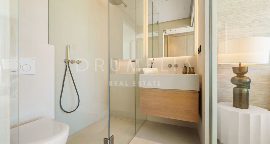Elegant contemporary villa in Linda Vista Baja, San Pedro de Alcántara