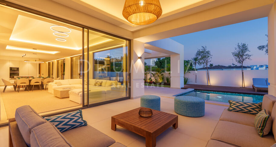 Elegant contemporary villa in Linda Vista Baja, San Pedro de Alcántara