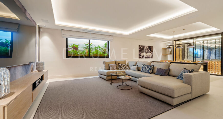 Elegant contemporary villa in Linda Vista Baja, San Pedro de Alcántara
