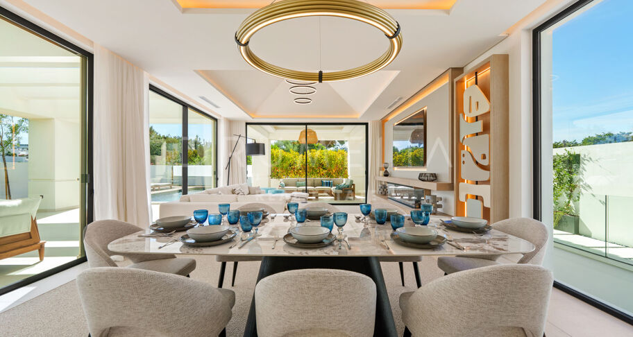 Elegant contemporary villa in Linda Vista Baja, San Pedro de Alcántara