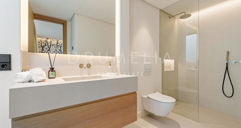 Elegant contemporary villa in Linda Vista Baja, San Pedro de Alcántara
