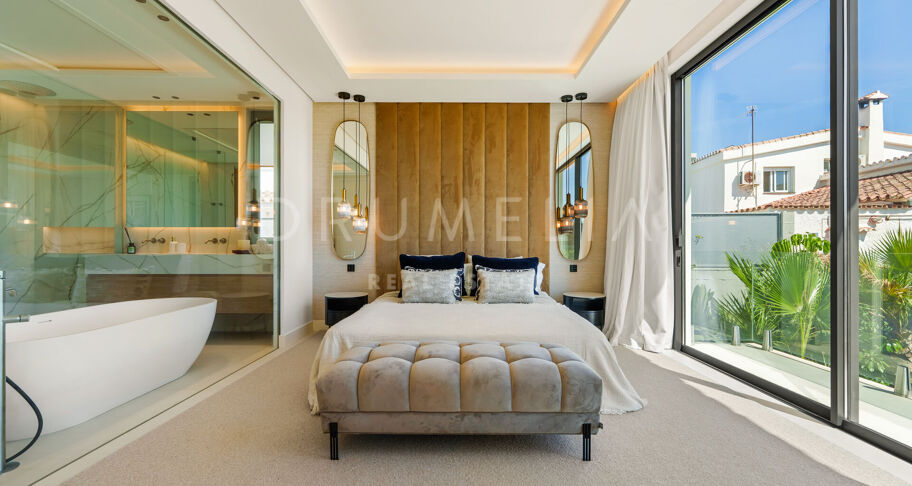 Elegant contemporary villa in Linda Vista Baja, San Pedro de Alcántara