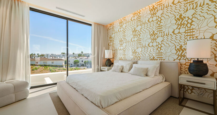 Elegant contemporary villa in Linda Vista Baja, San Pedro de Alcántara