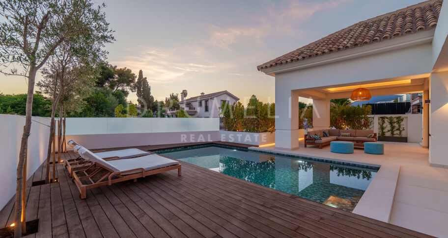 Elegant contemporary villa in Linda Vista Baja, San Pedro de Alcántara