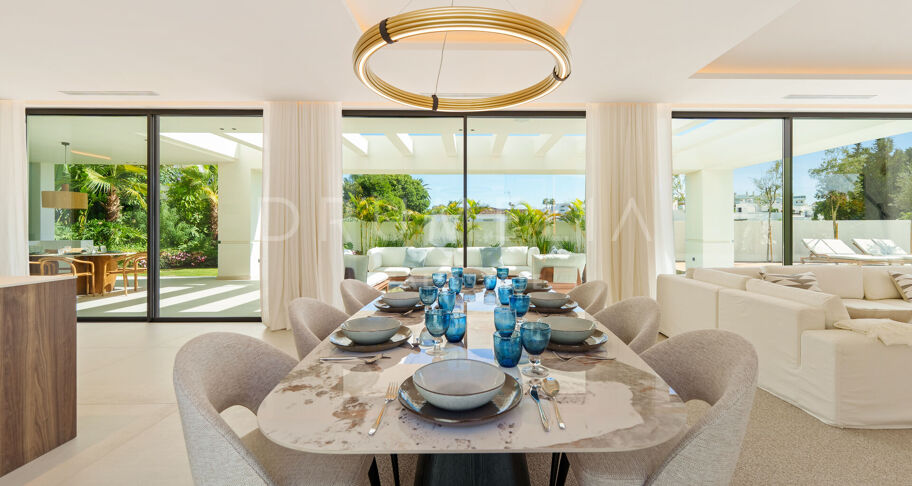 Elegant contemporary villa in Linda Vista Baja, San Pedro de Alcántara