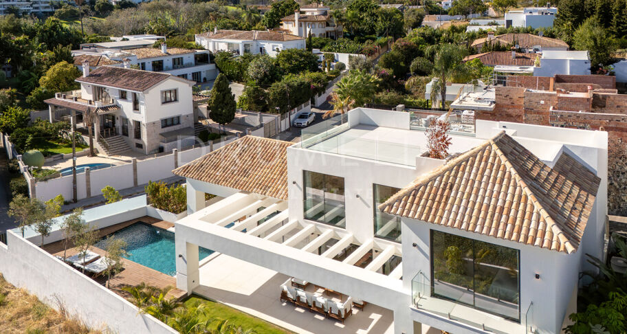 Elegant contemporary villa in Linda Vista Baja, San Pedro de Alcántara