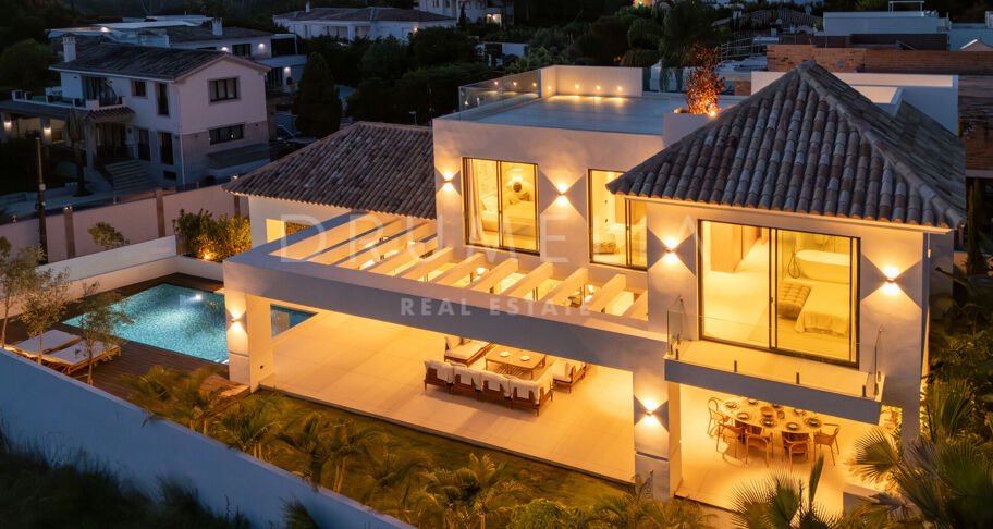 Elegant contemporary villa in Linda Vista Baja, San Pedro de Alcántara