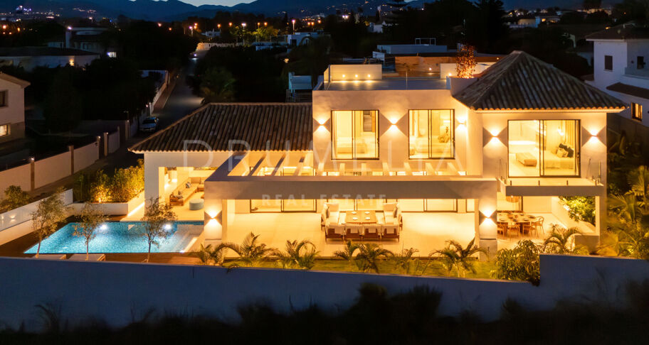 Elegant contemporary villa in Linda Vista Baja, San Pedro de Alcántara