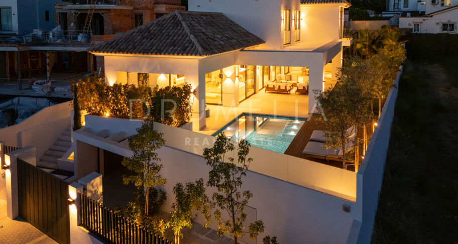 Elegant contemporary villa in Linda Vista Baja, San Pedro de Alcántara