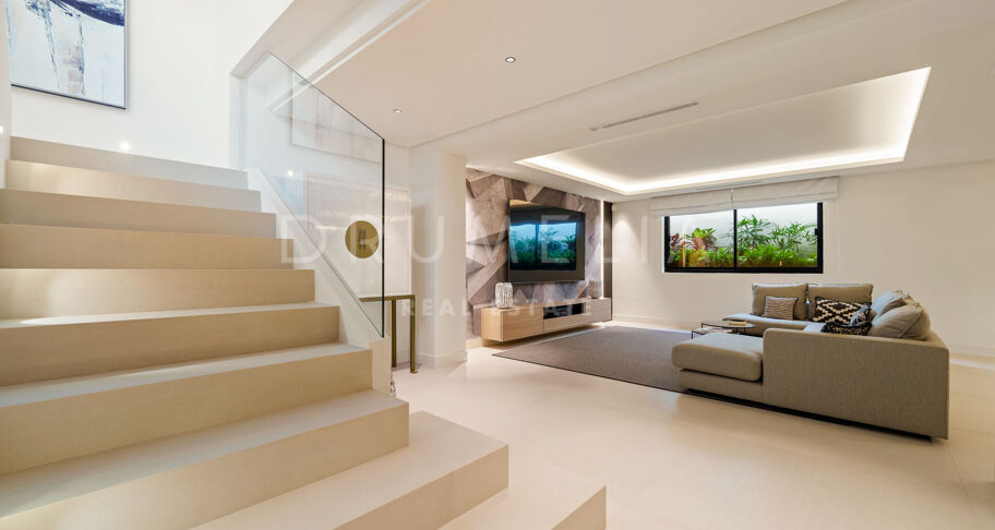 Elegant contemporary villa in Linda Vista Baja, San Pedro de Alcántara