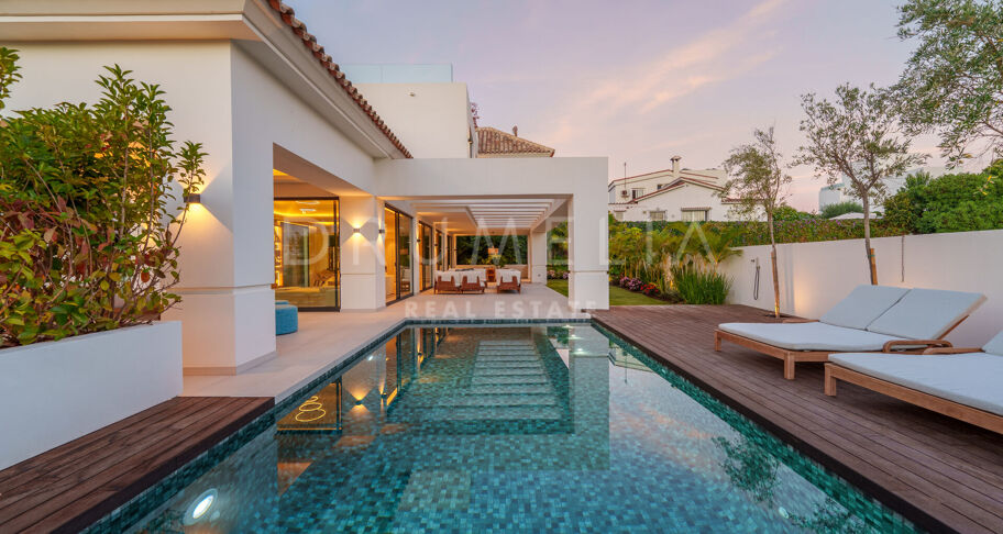Elegant contemporary villa in Linda Vista Baja, San Pedro de Alcántara