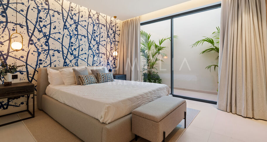 Elegant contemporary villa in Linda Vista Baja, San Pedro de Alcántara