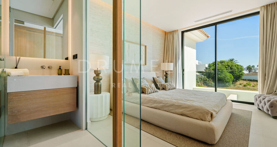Elegant contemporary villa in Linda Vista Baja, San Pedro de Alcántara
